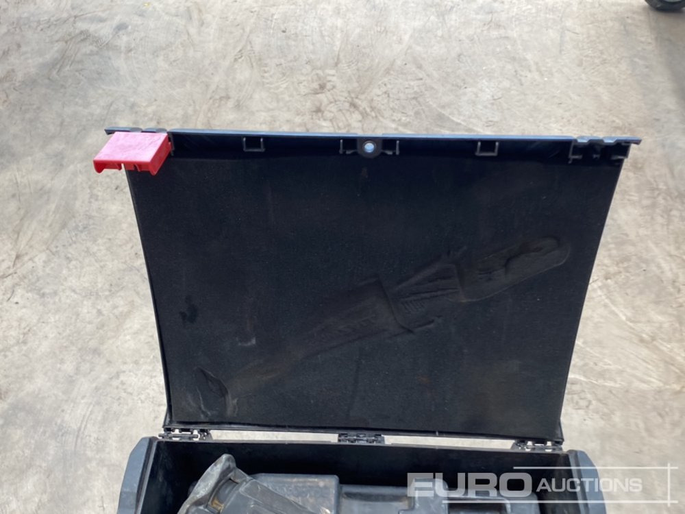 Milwaukee M18 ONESX 18 Volt Recip Saw (Body & Case Only) - Građevinska oprema: slika 4 Milwaukee M18 ONESX 18 Volt Recip Saw (Body & Case Only) - Građevinska oprema: slika 4