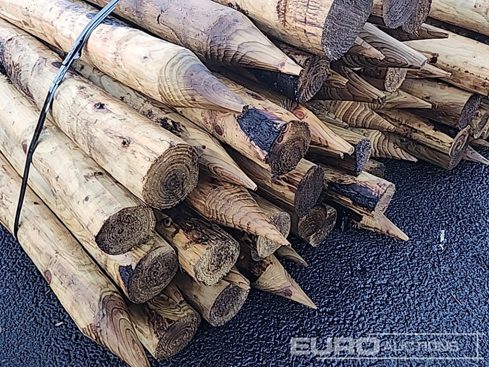 Bundle of Timber Posts (2 of) - Poljoprivredna mašina: slika 5 Bundle of Timber Posts (2 of) - Poljoprivredna mašina: slika 5