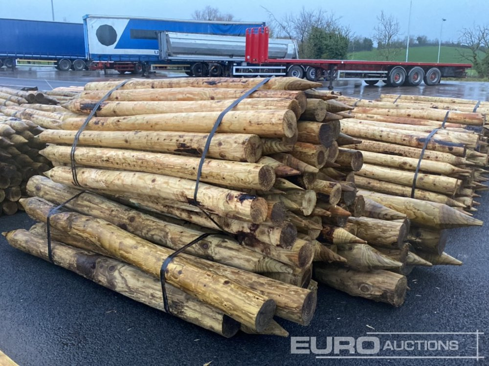 Bundle of Timber Posts (3 of) - Poljoprivredna mašina: slika 2 Bundle of Timber Posts (3 of) - Poljoprivredna mašina: slika 2