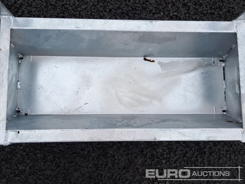 Poljoprivredna mašina Unused 2' Hanging Trough (2 of): slika 9