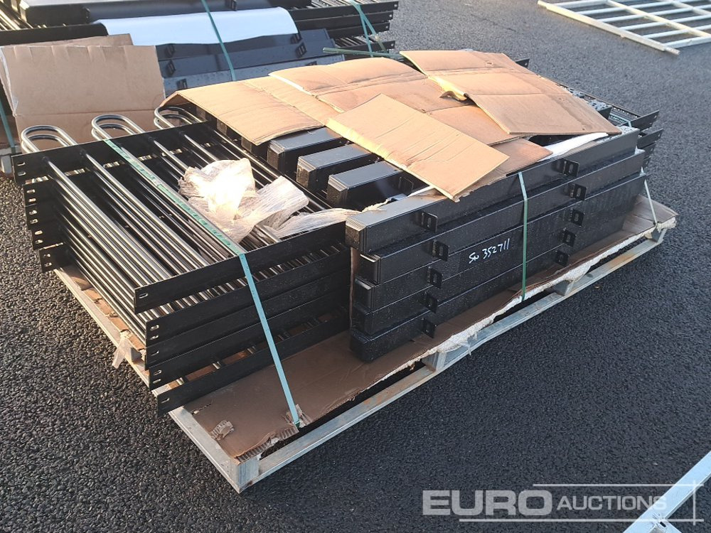 Unused 20m Bow / Round Top Powder Coated Steel Fencing, 10x2m Panels, 11 Posts - Poljoprivredna mašina: slika 1 Unused 20m Bow / Round Top Powder Coated Steel Fencing, 10x2m Panels, 11 Posts - Poljoprivredna mašina: slika 1