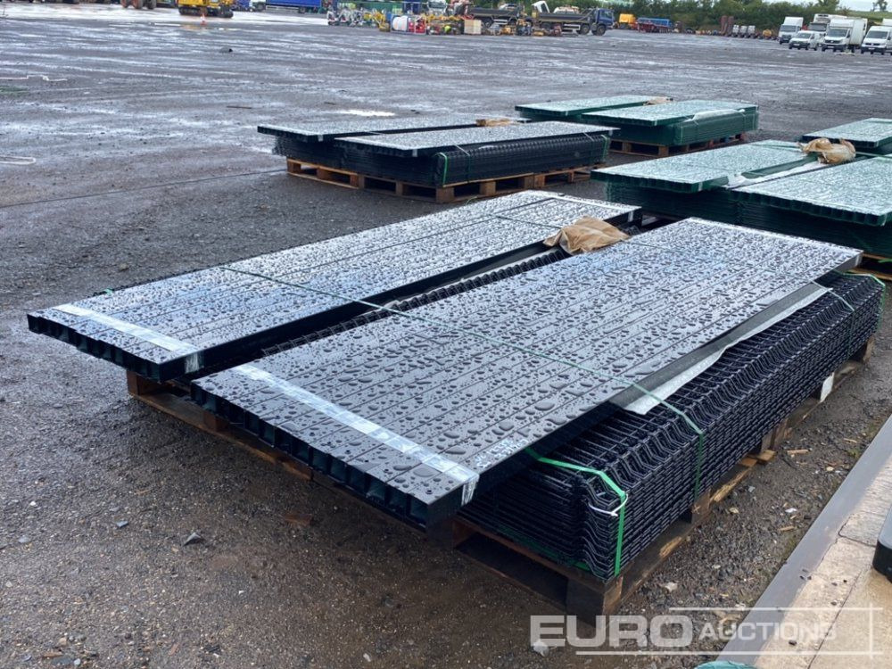 Unused Security Fencing, Black, 25 Panels 2.1m x 2,4m & 26 60mm x 60mm Posts, Fasteners and Fittings - Poljoprivredna mašina: slika 3 Unused Security Fencing, Black, 25 Panels 2.1m x 2,4m & 26 60mm x 60mm Posts, Fasteners and Fittings - Poljoprivredna mašina: slika 3