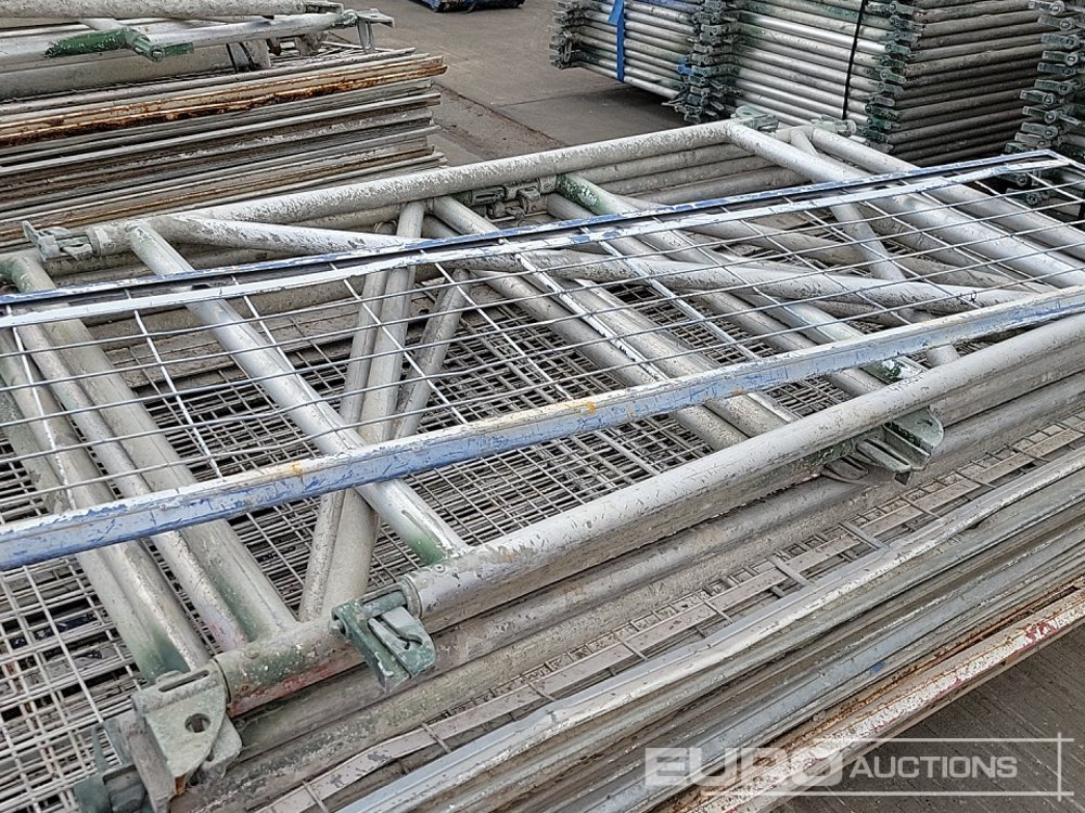 Građevinska oprema Selection of Various Size GASS Ledger Frames (6 Pallets of), Pallet of Steel Mesh Panels (4 of): slika 26