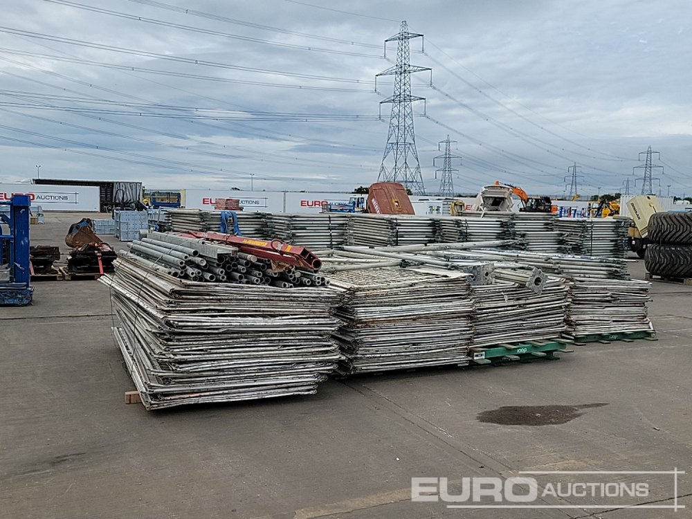 Građevinska oprema Selection of Various Size GASS Ledger Frames (6 Pallets of), Pallet of Steel Mesh Panels (4 of): slika 27