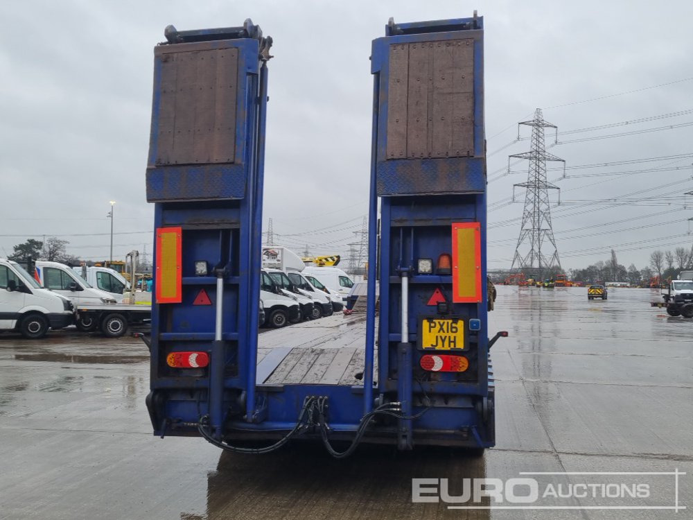 Tirsan Tri Axle Step Frame Low Loader Trailer, Neck Ramps, Out Riggers, Hydraulic Flip Toe Ramps - Niska poluprikolica za prevoz: slika 4 Tirsan Tri Axle Step Frame Low Loader Trailer, Neck Ramps, Out Riggers, Hydraulic Flip Toe Ramps - Niska poluprikolica za prevoz: slika 4