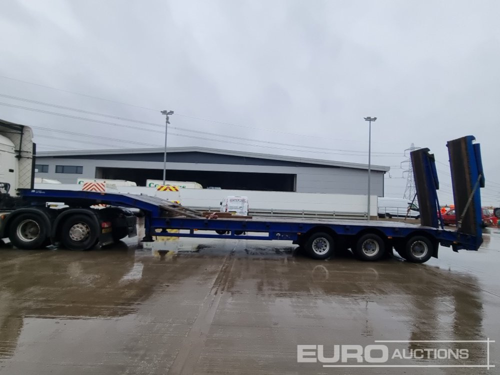 Tirsan Tri Axle Step Frame Low Loader Trailer, Neck Ramps, Out Riggers, Hydraulic Flip Toe Ramps - Niska poluprikolica za prevoz: slika 2 Tirsan Tri Axle Step Frame Low Loader Trailer, Neck Ramps, Out Riggers, Hydraulic Flip Toe Ramps - Niska poluprikolica za prevoz: slika 2