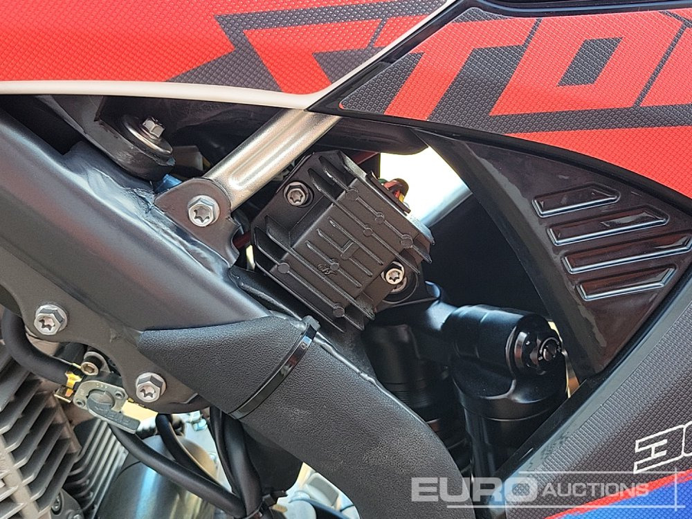 Motocikl Unused 2025 Apollo Storm 300cc Motorcross Bike, 21" Front, 18" Rear Tyres, Electric Start, Air Cooled, Hydraulic Suspension, Disc Brakes, Lighting Kit (UNASSEMBLED): slika 28 Motocikl Unused 2025 Apollo Storm 300cc Motorcross Bike, 21" Front, 18" Rear Tyres, Electric Start, Air Cooled, Hydraulic Suspension, Disc Brakes, Lighting Kit (UNASSEMBLED): slika 28