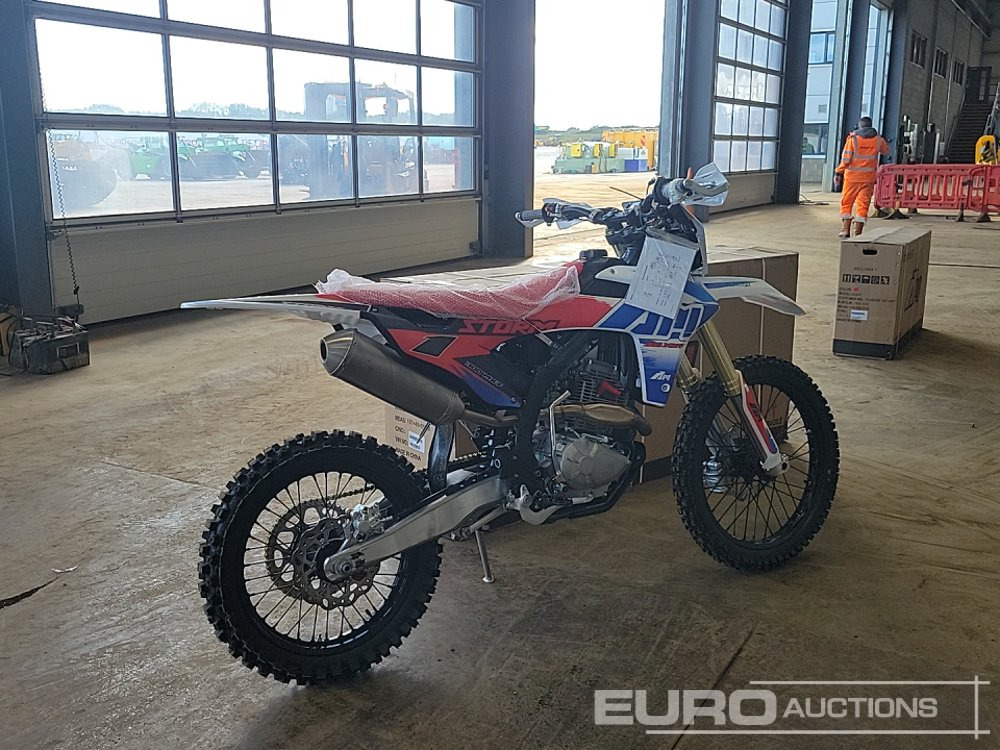 Motocikl Unused 2025 Apollo Storm 300cc Motorcross Bike, 21" Front, 18" Rear Tyres, Electric Start, Air Cooled, Hydraulic Suspension, Disc Brakes, Lighting Kit (UNASSEMBLED): slika 40 Motocikl Unused 2025 Apollo Storm 300cc Motorcross Bike, 21" Front, 18" Rear Tyres, Electric Start, Air Cooled, Hydraulic Suspension, Disc Brakes, Lighting Kit (UNASSEMBLED): slika 40