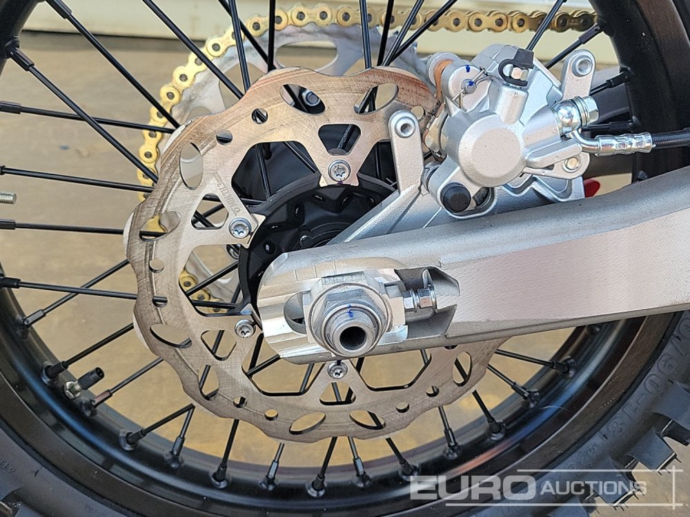 Motocikl Unused 2025 Apollo Storm 300cc Motorcross Bike, 21" Front, 18" Rear Tyres, Electric Start, Air Cooled, Hydraulic Suspension, Disc Brakes, Lighting Kit (UNASSEMBLED): slika 13 Motocikl Unused 2025 Apollo Storm 300cc Motorcross Bike, 21" Front, 18" Rear Tyres, Electric Start, Air Cooled, Hydraulic Suspension, Disc Brakes, Lighting Kit (UNASSEMBLED): slika 13