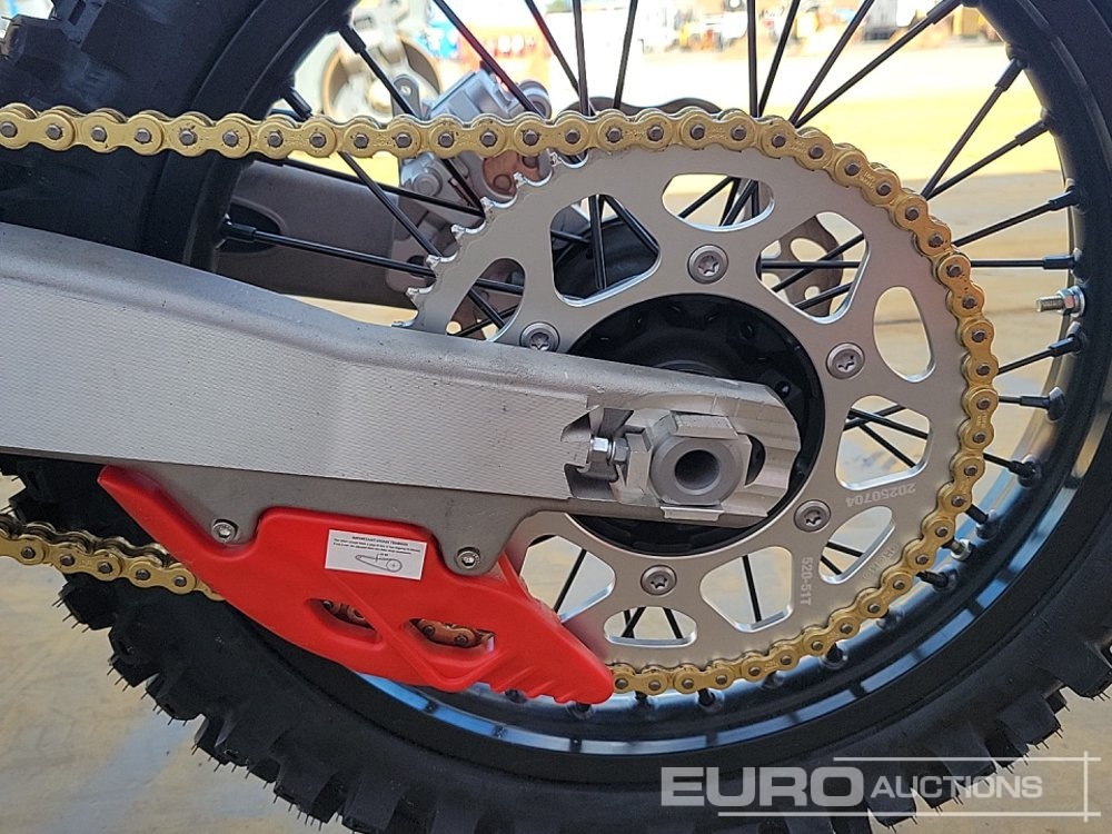 Motocikl Unused 2025 Apollo Storm 300cc Motorcross Bike, 21" Front, 18" Rear Tyres, Electric Start, Air Cooled, Hydraulic Suspension, Disc Brakes, Lighting Kit (UNASSEMBLED): slika 14 Motocikl Unused 2025 Apollo Storm 300cc Motorcross Bike, 21" Front, 18" Rear Tyres, Electric Start, Air Cooled, Hydraulic Suspension, Disc Brakes, Lighting Kit (UNASSEMBLED): slika 14