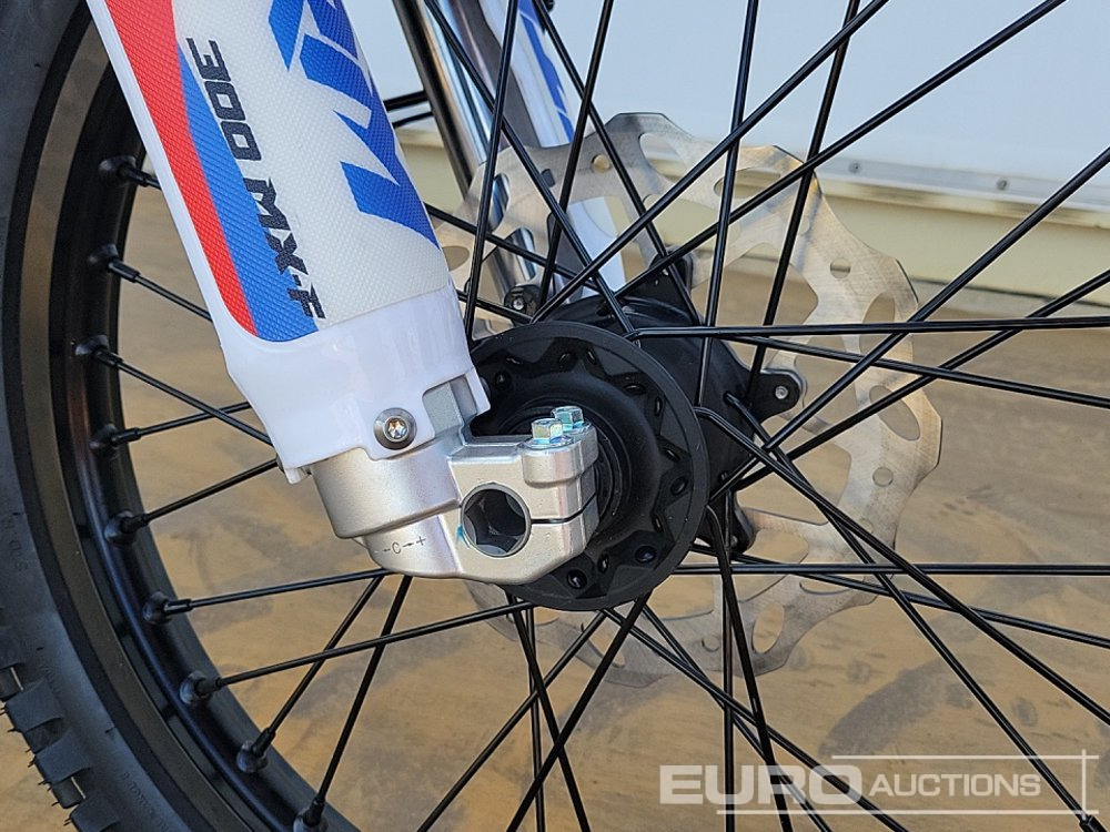 Motocikl Unused 2025 Apollo Storm 300cc Motorcross Bike, 21" Front, 18" Rear Tyres, Electric Start, Air Cooled, Hydraulic Suspension, Disc Brakes, Lighting Kit (UNASSEMBLED): slika 16 Motocikl Unused 2025 Apollo Storm 300cc Motorcross Bike, 21" Front, 18" Rear Tyres, Electric Start, Air Cooled, Hydraulic Suspension, Disc Brakes, Lighting Kit (UNASSEMBLED): slika 16