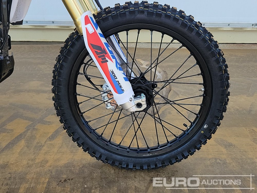 Motocikl Unused 2025 Apollo Storm 300cc Motorcross Bike, 21" Front, 18" Rear Tyres, Electric Start, Air Cooled, Hydraulic Suspension, Disc Brakes, Lighting Kit (UNASSEMBLED): slika 9 Motocikl Unused 2025 Apollo Storm 300cc Motorcross Bike, 21" Front, 18" Rear Tyres, Electric Start, Air Cooled, Hydraulic Suspension, Disc Brakes, Lighting Kit (UNASSEMBLED): slika 9