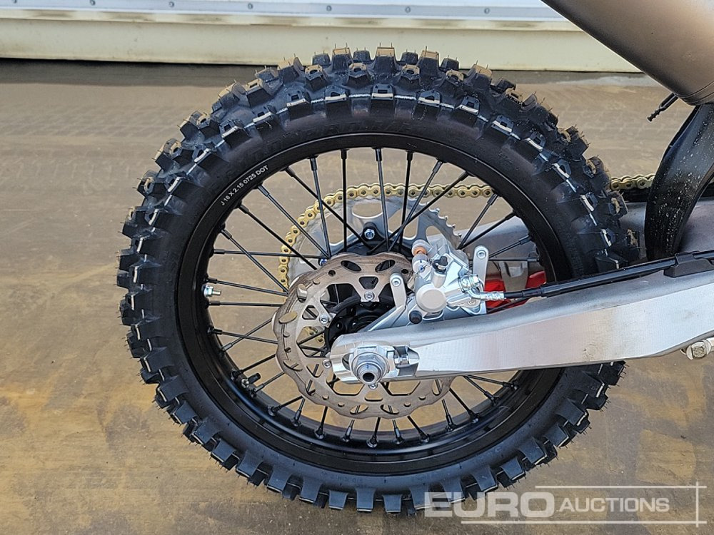 Motocikl Unused 2025 Apollo Storm 300cc Motorcross Bike, 21" Front, 18" Rear Tyres, Electric Start, Air Cooled, Hydraulic Suspension, Disc Brakes, Lighting Kit (UNASSEMBLED): slika 12 Motocikl Unused 2025 Apollo Storm 300cc Motorcross Bike, 21" Front, 18" Rear Tyres, Electric Start, Air Cooled, Hydraulic Suspension, Disc Brakes, Lighting Kit (UNASSEMBLED): slika 12