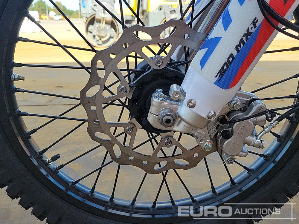 Motocikl Unused 2025 Apollo Storm 300cc Motorcross Bike, 21" Front, 18" Rear Tyres, Electric Start, Air Cooled, Hydraulic Suspension, Disc Brakes, Lighting Kit (UNASSEMBLED): slika 15 Motocikl Unused 2025 Apollo Storm 300cc Motorcross Bike, 21" Front, 18" Rear Tyres, Electric Start, Air Cooled, Hydraulic Suspension, Disc Brakes, Lighting Kit (UNASSEMBLED): slika 15