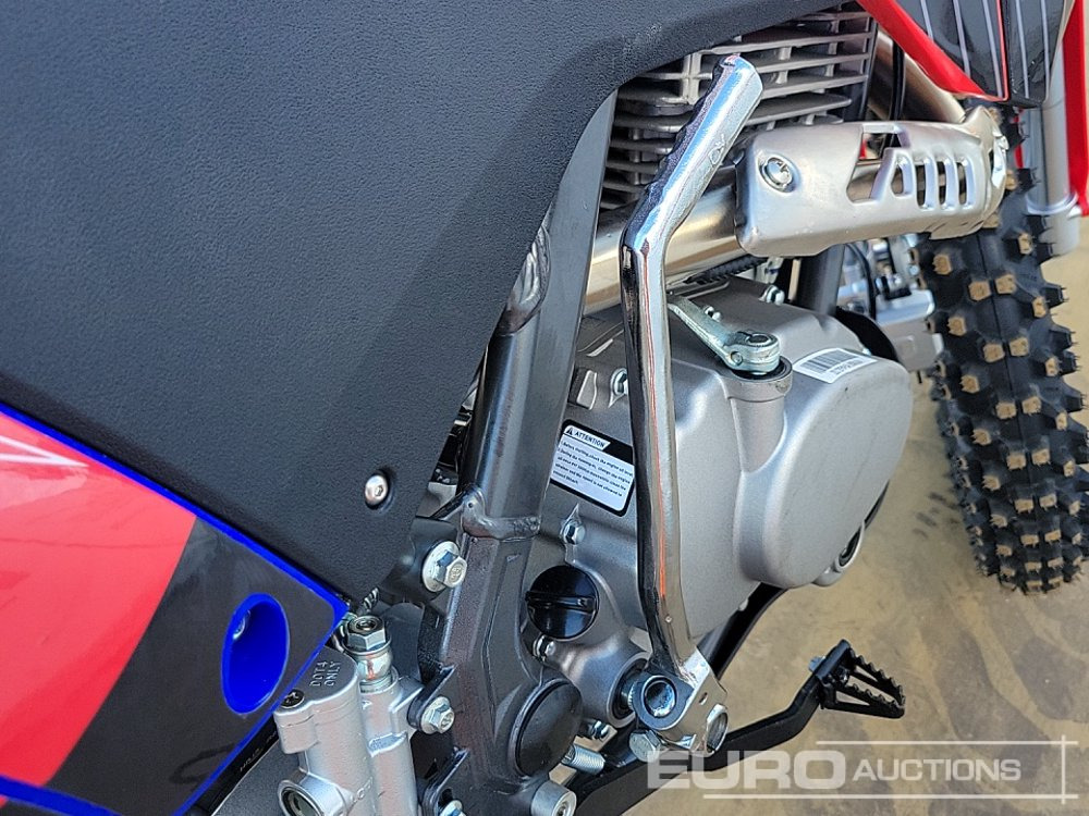 Motocikl Unused 2025 Apollo Thunder 250cc Motorcross Bike, 21" Front, 18" Rear Tyres, Electric Start, Air Cooled, Hydraulic Suspension, Disc Brakes, Lighting Kit (UNASSEMBLED): slika 14