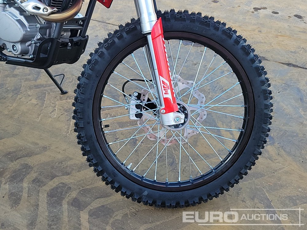 Motocikl Unused 2025 Apollo Thunder 250cc Motorcross Bike, 21" Front, 18" Rear Tyres, Electric Start, Air Cooled, Hydraulic Suspension, Disc Brakes, Lighting Kit (UNASSEMBLED): slika 11