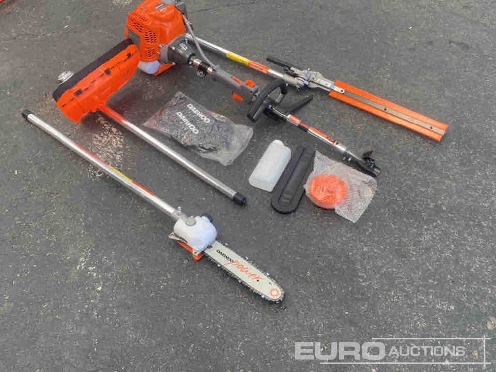 Unused Daewoo DAMT430 42cc Petrol Multi Tool (2 of) - Гаражна опрема: slika 2 Unused Daewoo DAMT430 42cc Petrol Multi Tool (2 of) - Гаражна опрема: slika 2