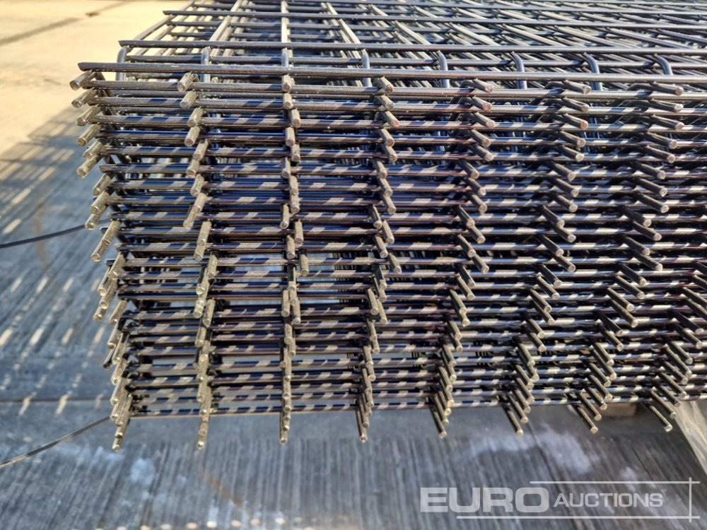 Građevinska oprema Unused Galvanised & Powder Coated Heavy Duty (5mm) Wire Mesh Fencing, 25 x H2.4m x W2.2m Panels, 26 x 60mm x 60mm x3m Posts, with Fittings (Black): slika 12