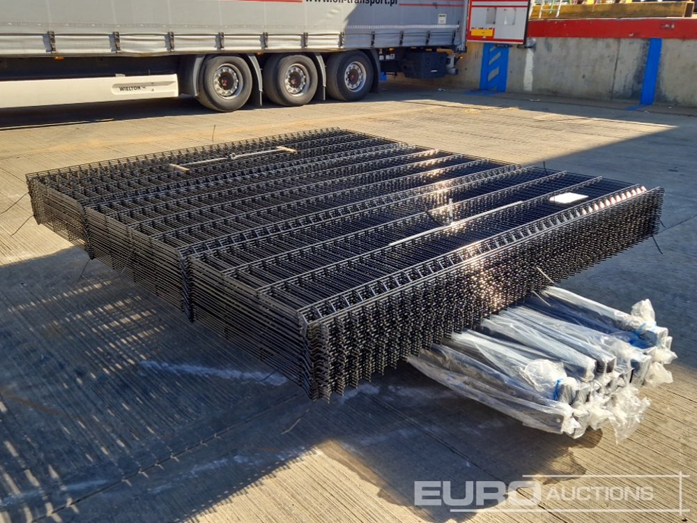 Građevinska oprema Unused Galvanised & Powder Coated Heavy Duty (5mm) Wire Mesh Fencing, 25 x H2.4m x W2.2m Panels, 26 x 60mm x 60mm x3m Posts, with Fittings (Black): slika 7