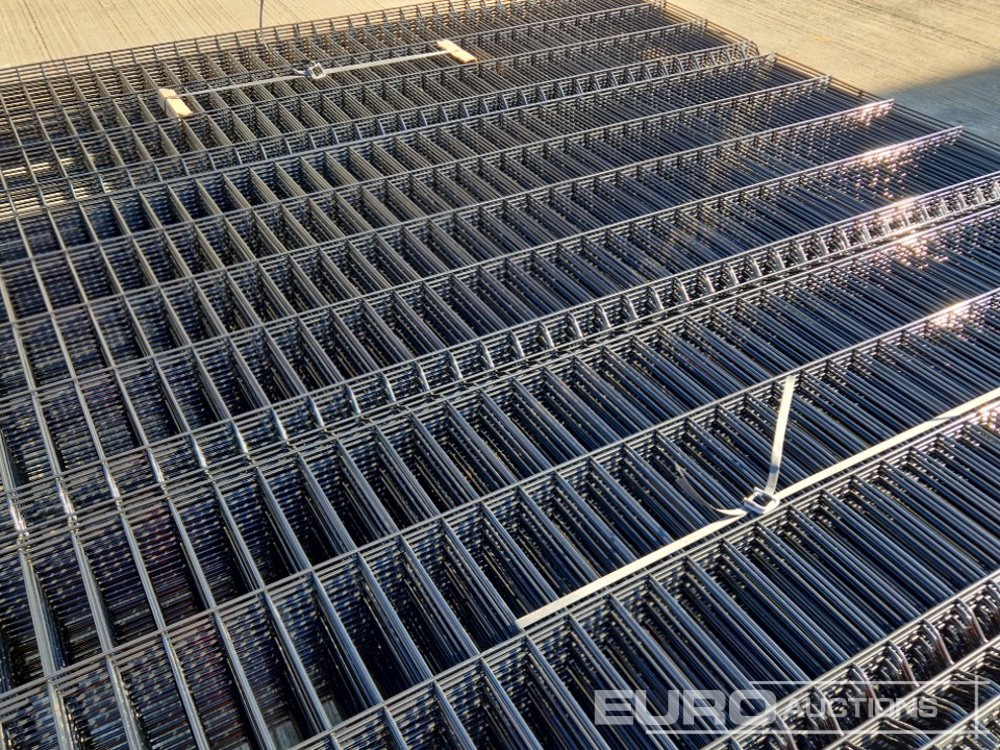 Građevinska oprema Unused Galvanised & Powder Coated Heavy Duty (5mm) Wire Mesh Fencing, 25 x H2.4m x W2.2m Panels, 26 x 60mm x 60mm x3m Posts, with Fittings (Black): slika 11