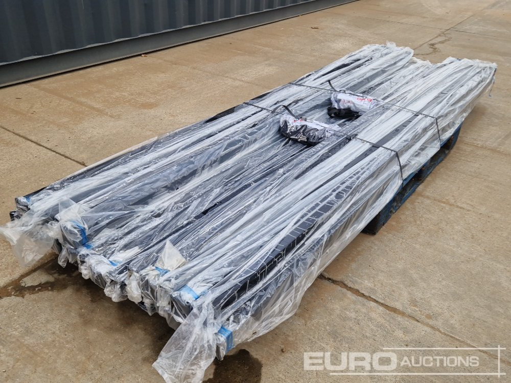 Građevinska oprema Unused Galvanised & Powder Coated Heavy Duty (5mm) Wire Mesh Fencing, 25 x H2.4m x W2.2m Panels, 26 x 60mm x 60mm x3m Posts, with Fittings (Black): slika 14