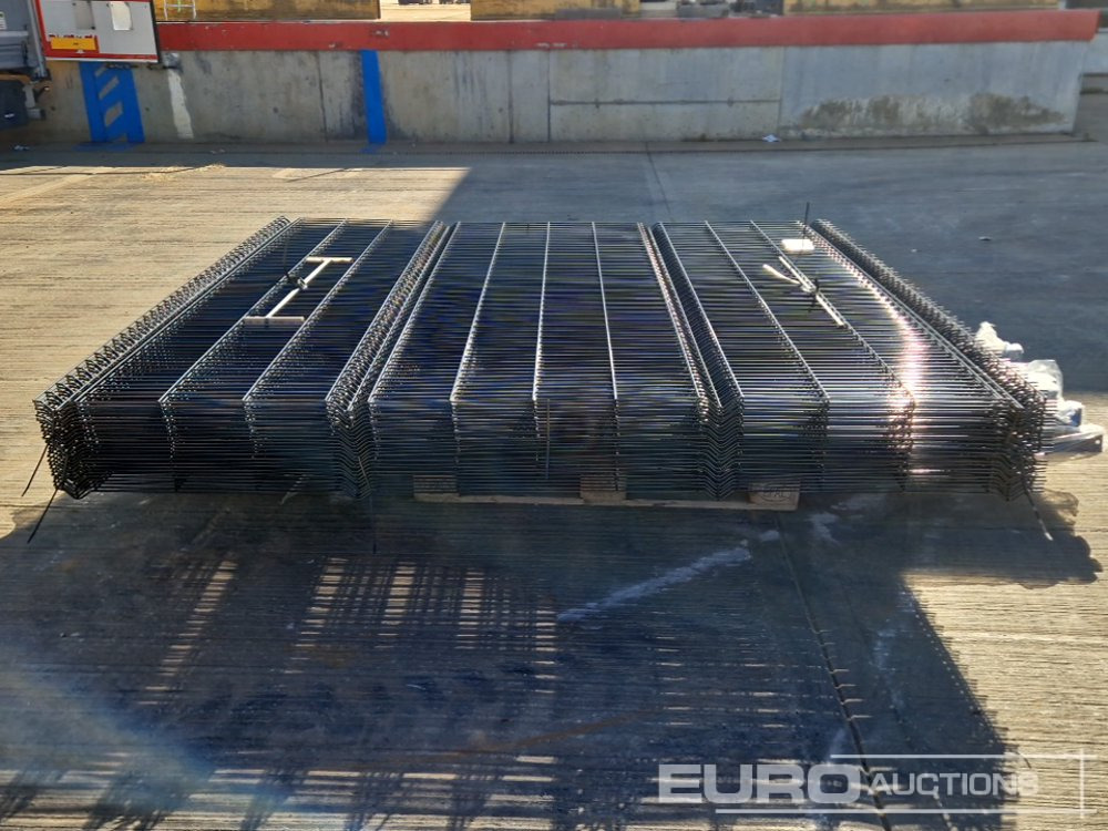 Građevinska oprema Unused Galvanised & Powder Coated Heavy Duty (5mm) Wire Mesh Fencing, 25 x H2.4m x W2.2m Panels, 26 x 60mm x 60mm x3m Posts, with Fittings (Black): slika 6
