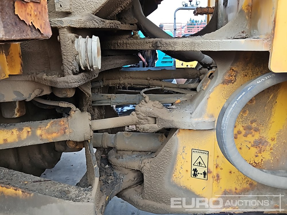 Utovarivač točkaš Volvo L150E: slika 28