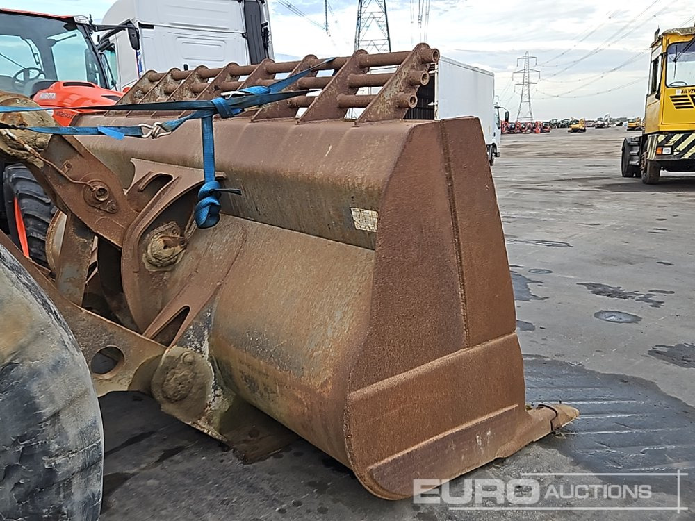 Utovarivač točkaš Volvo L150E: slika 35