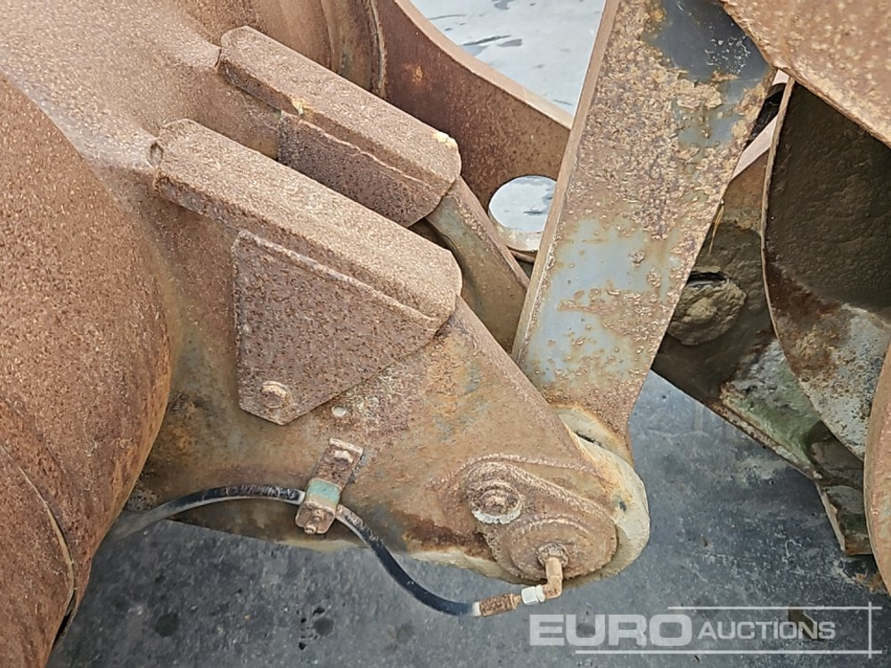 Utovarivač točkaš Volvo L150E: slika 32