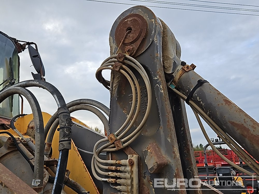 Utovarivač točkaš Volvo L150E: slika 30