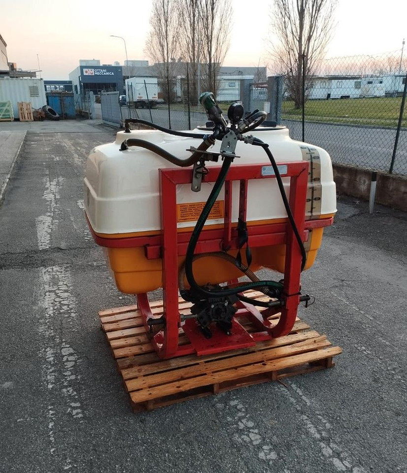 Botte diserbo usata con barra - Prskalica montirana na traktor: slika 2 Botte diserbo usata con barra - Prskalica montirana na traktor: slika 2