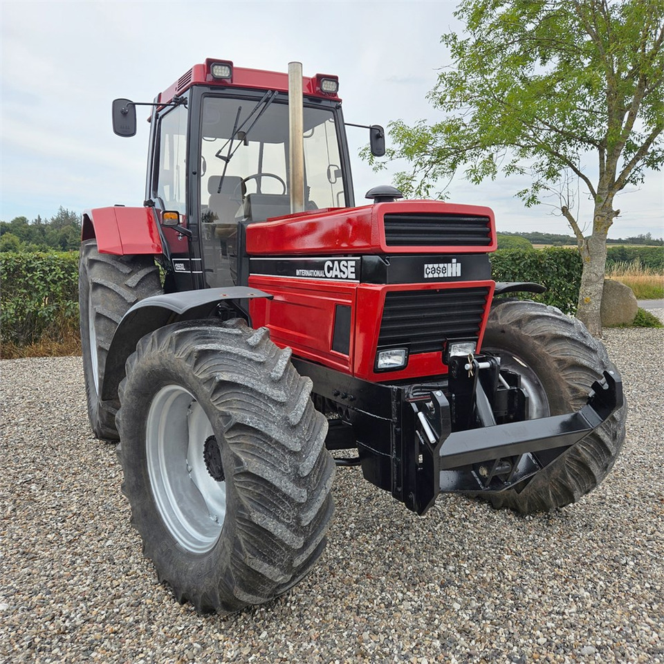 CASE IH 1255XL - Traktor: slika 2 CASE IH 1255XL - Traktor: slika 2