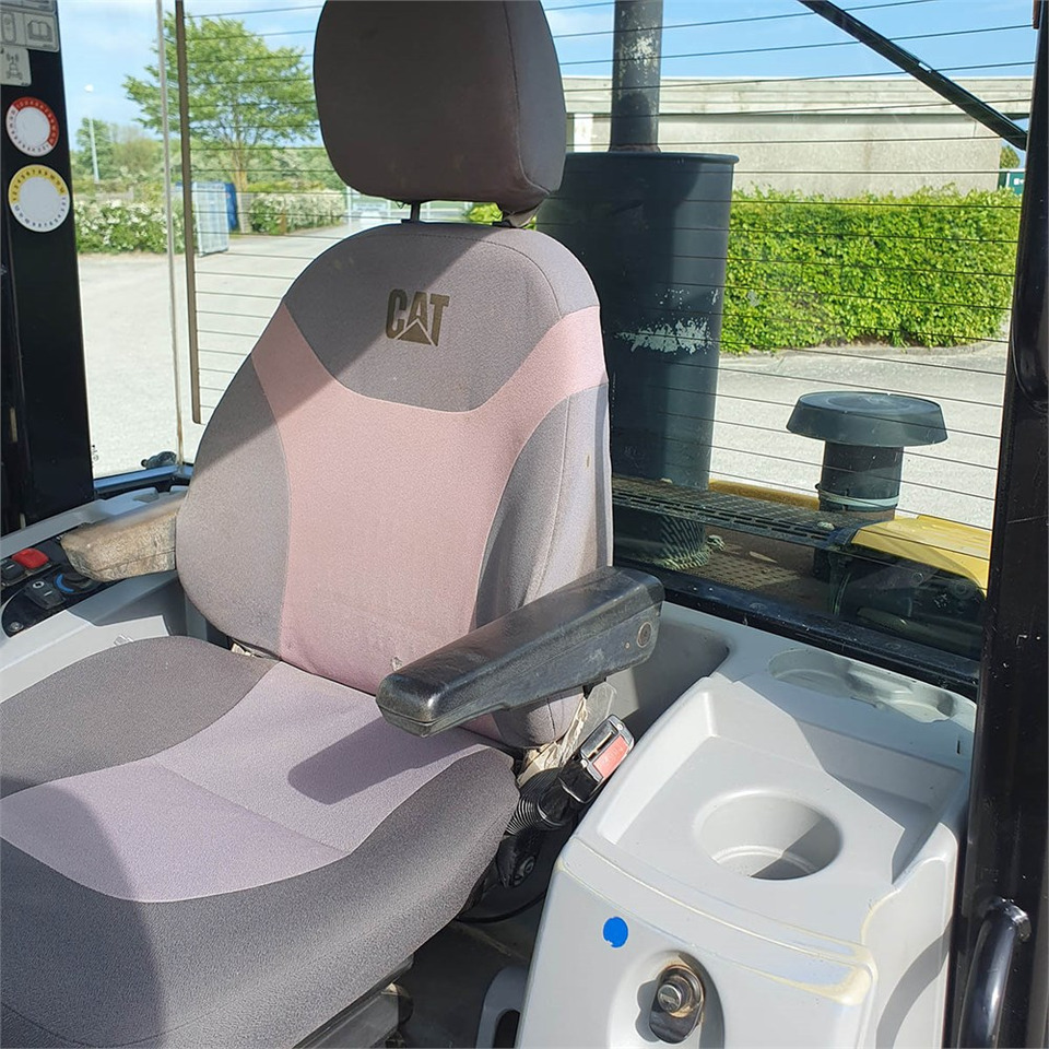 Utovarivač točkaš Caterpillar 906 H2: slika 15
