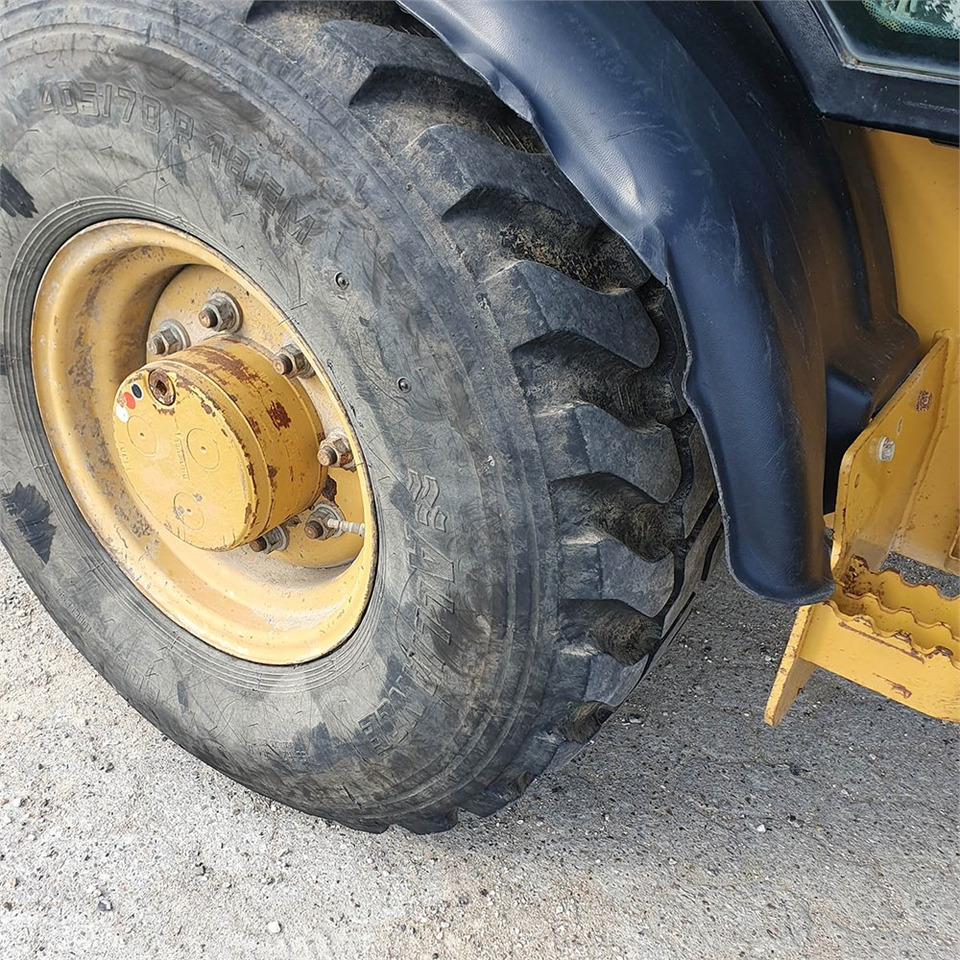 Utovarivač točkaš Caterpillar 906 H2: slika 30