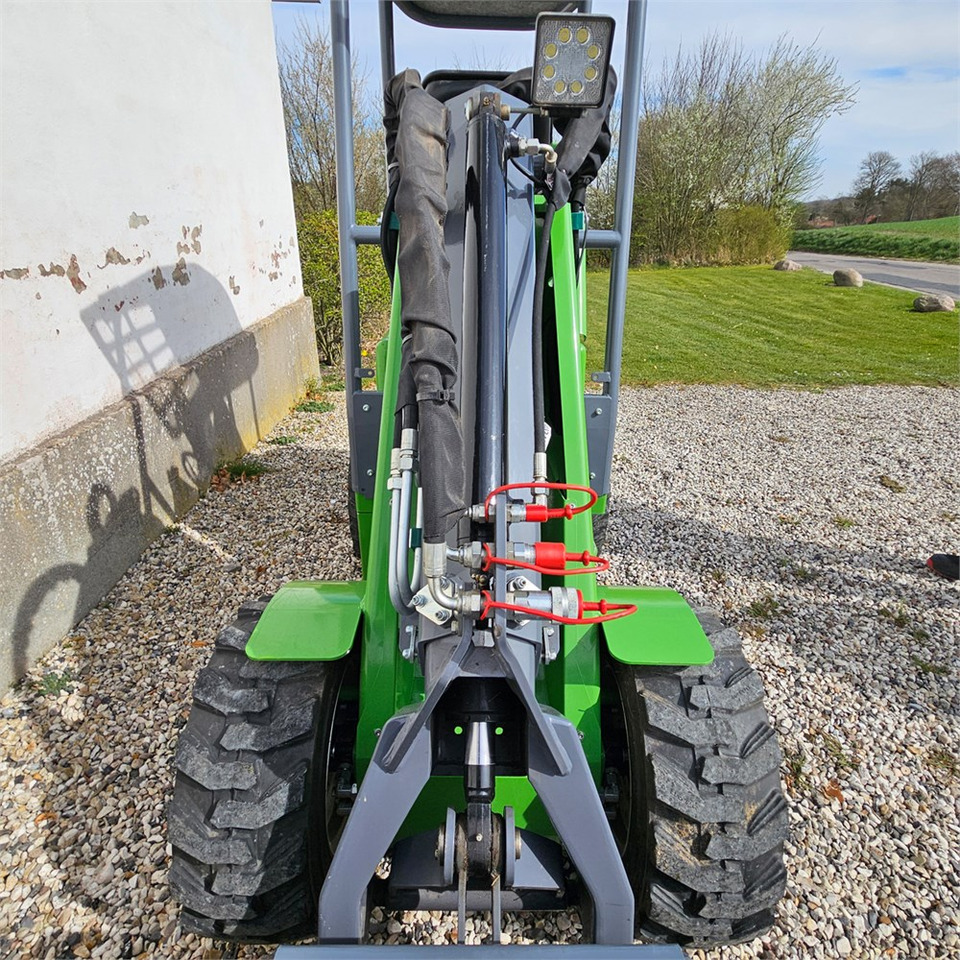 Croni LH110 - Mini utovarivač: slika 5 Croni LH110 - Mini utovarivač: slika 5
