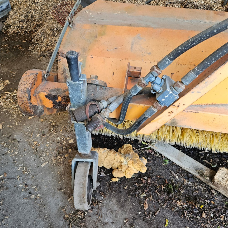 Epoke B200 - Metle: slika 5 Epoke B200 - Metle: slika 5