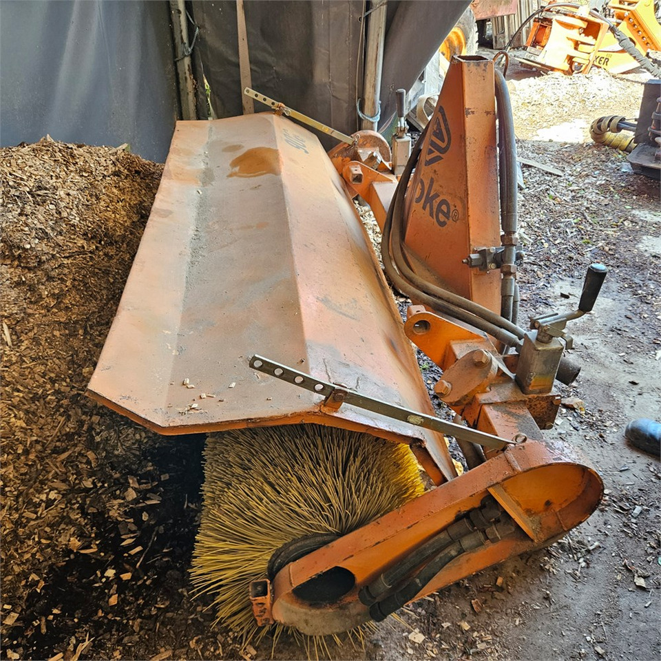Epoke B200 - Metle: slika 1 Epoke B200 - Metle: slika 1