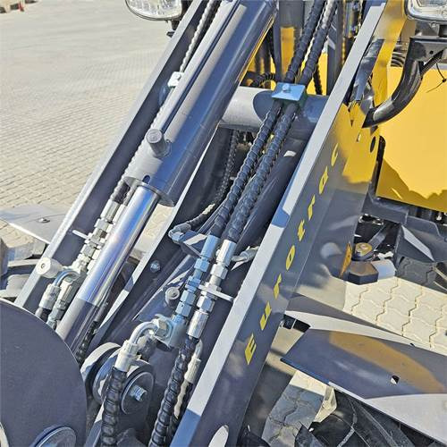 Utovarivač točkaš Eurotrack W12 MS-2: slika 16