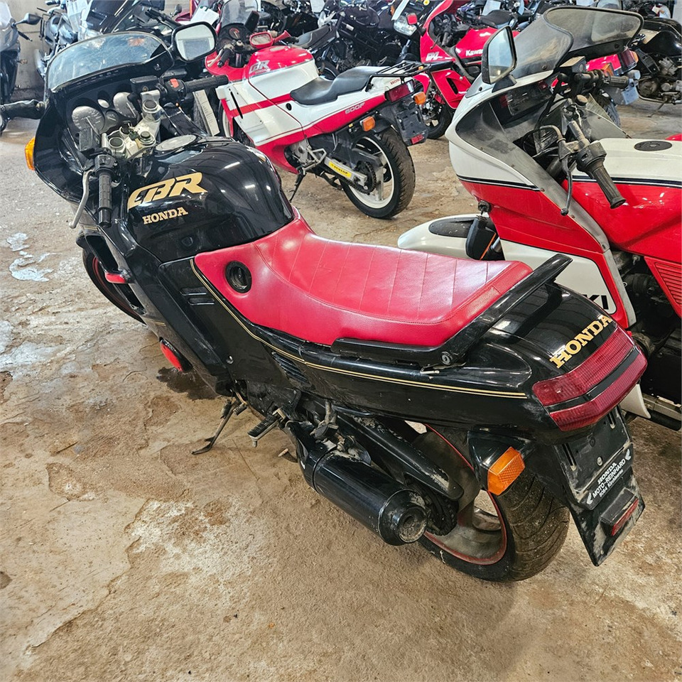 Honda CBR1000F - Motocikl: slika 5 Honda CBR1000F - Motocikl: slika 5