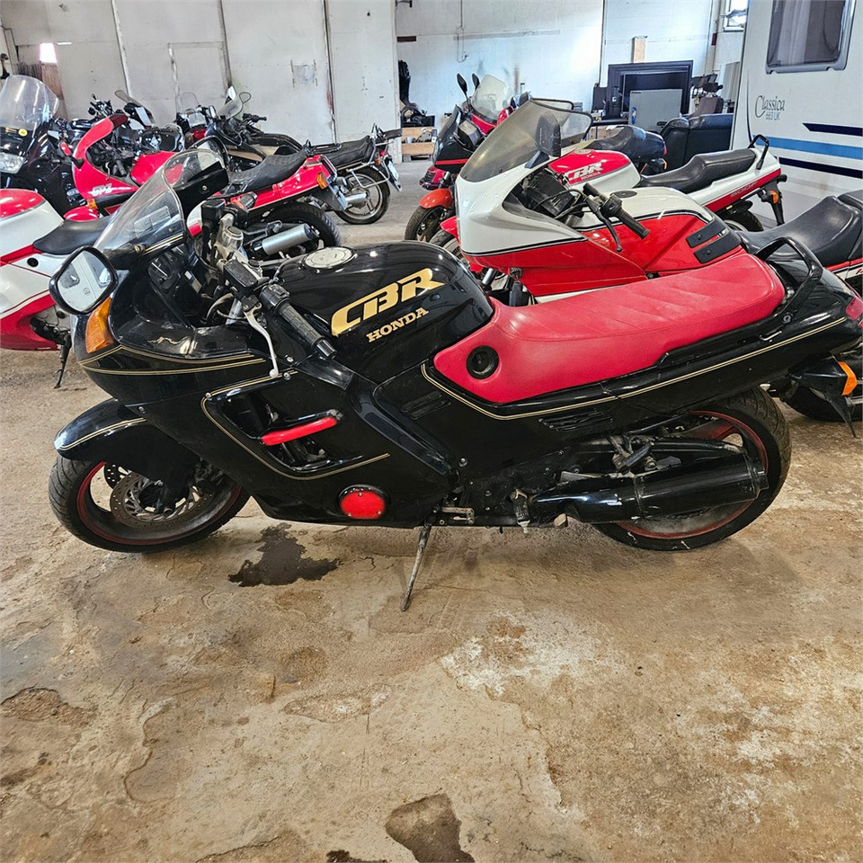 Honda CBR1000F - Motocikl: slika 4 Honda CBR1000F - Motocikl: slika 4