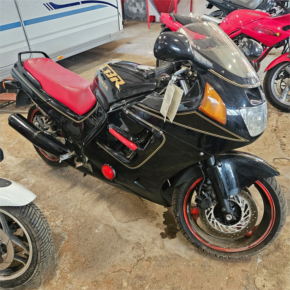 Honda CBR1000F - Motocikl: slika 1 Honda CBR1000F - Motocikl: slika 1