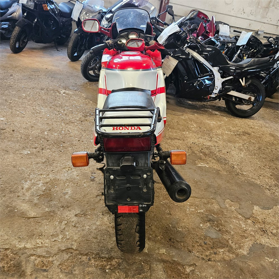 Honda CBR600F Super sport - Motocikl: slika 4 Honda CBR600F Super sport - Motocikl: slika 4