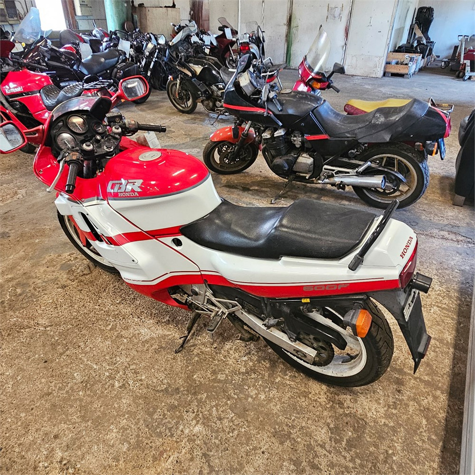 Honda CBR600F Super sport - Motocikl: slika 3 Honda CBR600F Super sport - Motocikl: slika 3