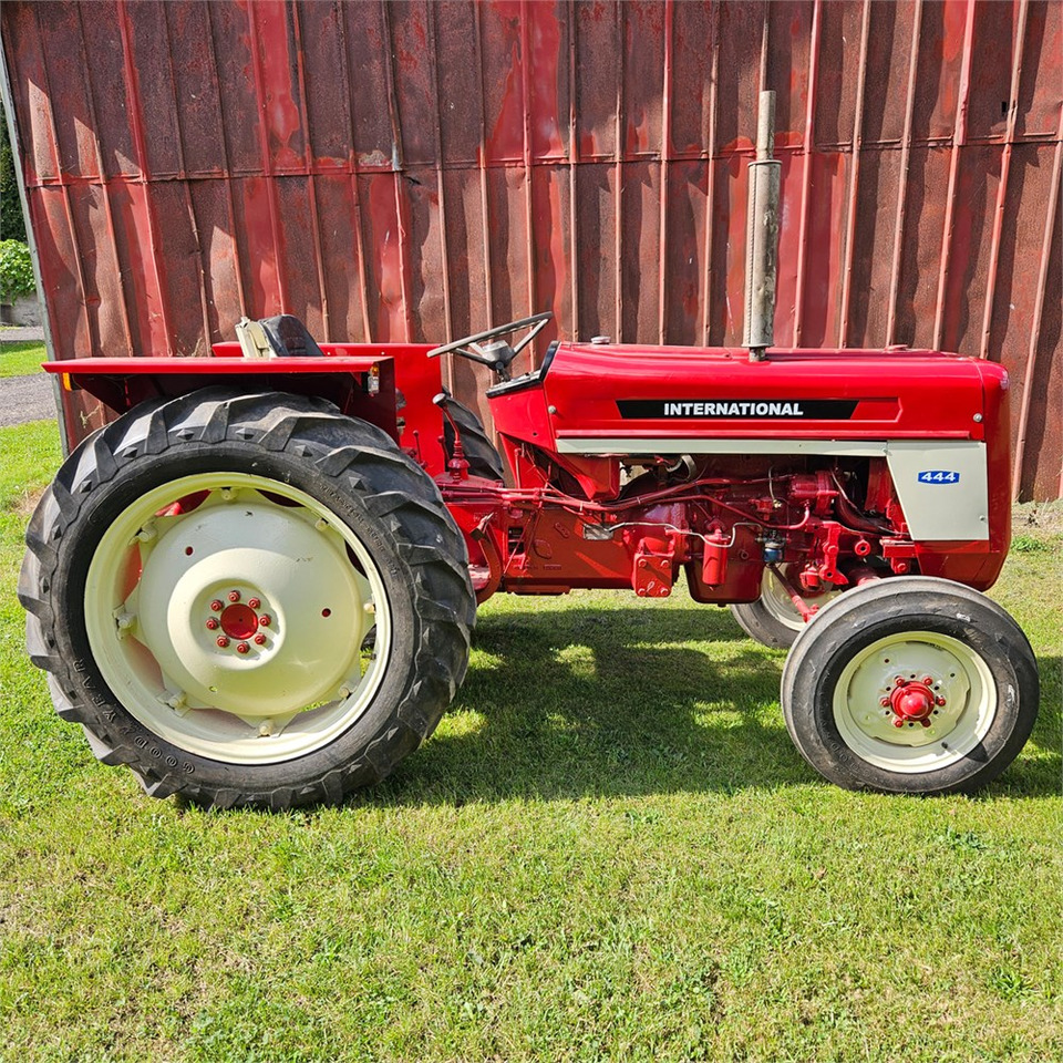 IH 444 - Traktor: slika 3 IH 444 - Traktor: slika 3