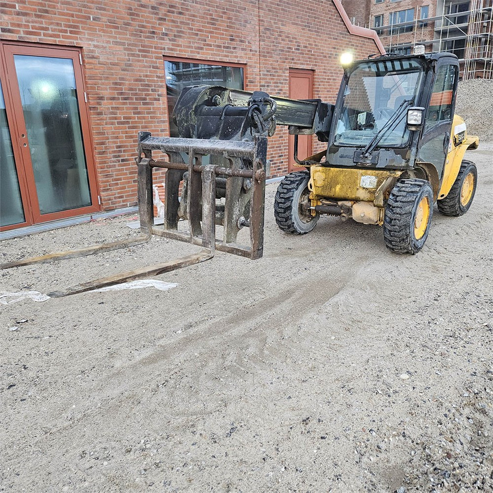 JCB 520-40 - Teleskopski upravljač: slika 3 JCB 520-40 - Teleskopski upravljač: slika 3
