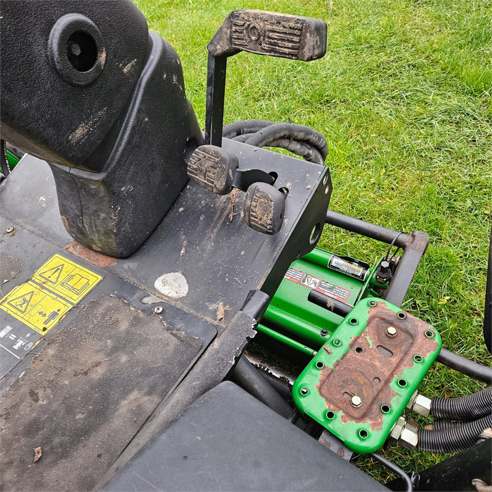 Baštenska kosačica John Deere 3235C: slika 17