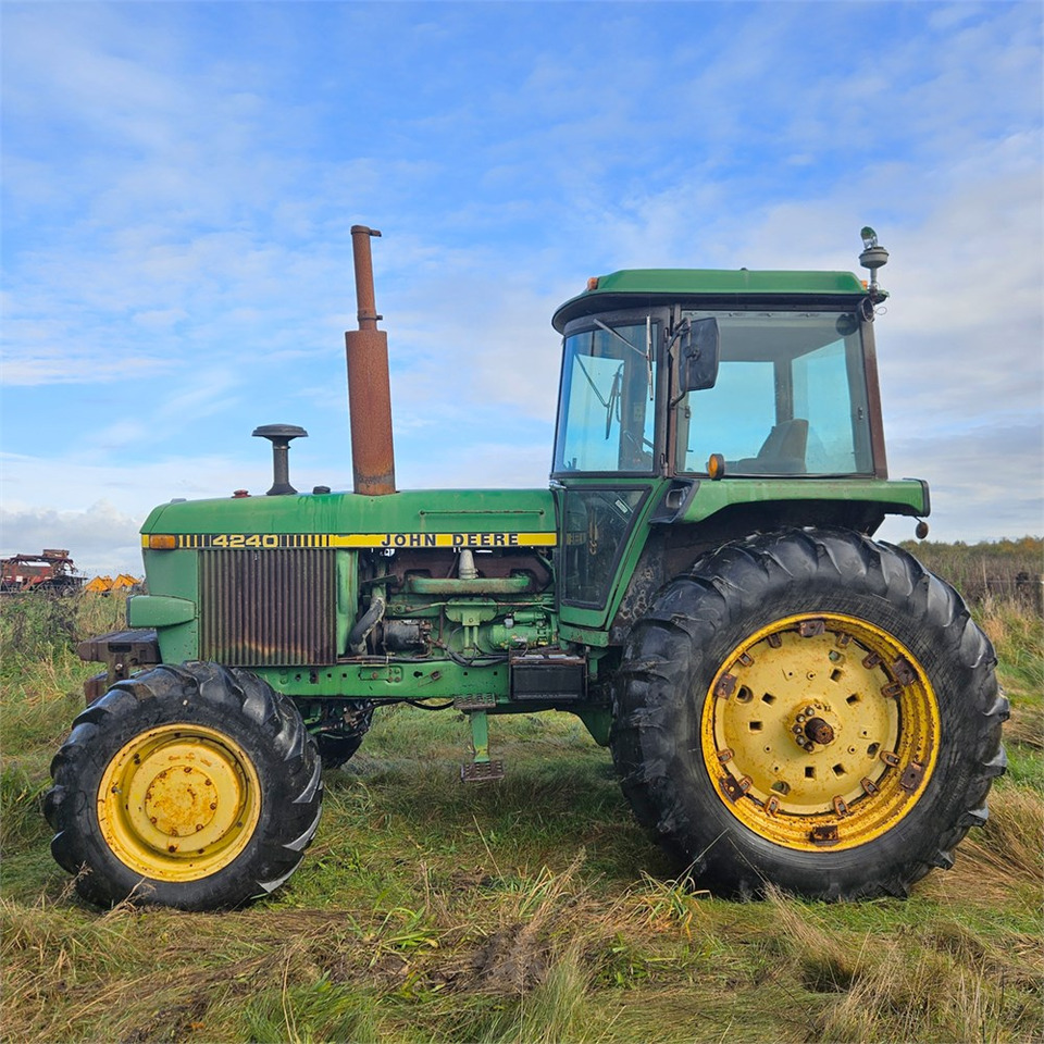 John Deere 4240 - Traktor: slika 2 John Deere 4240 - Traktor: slika 2