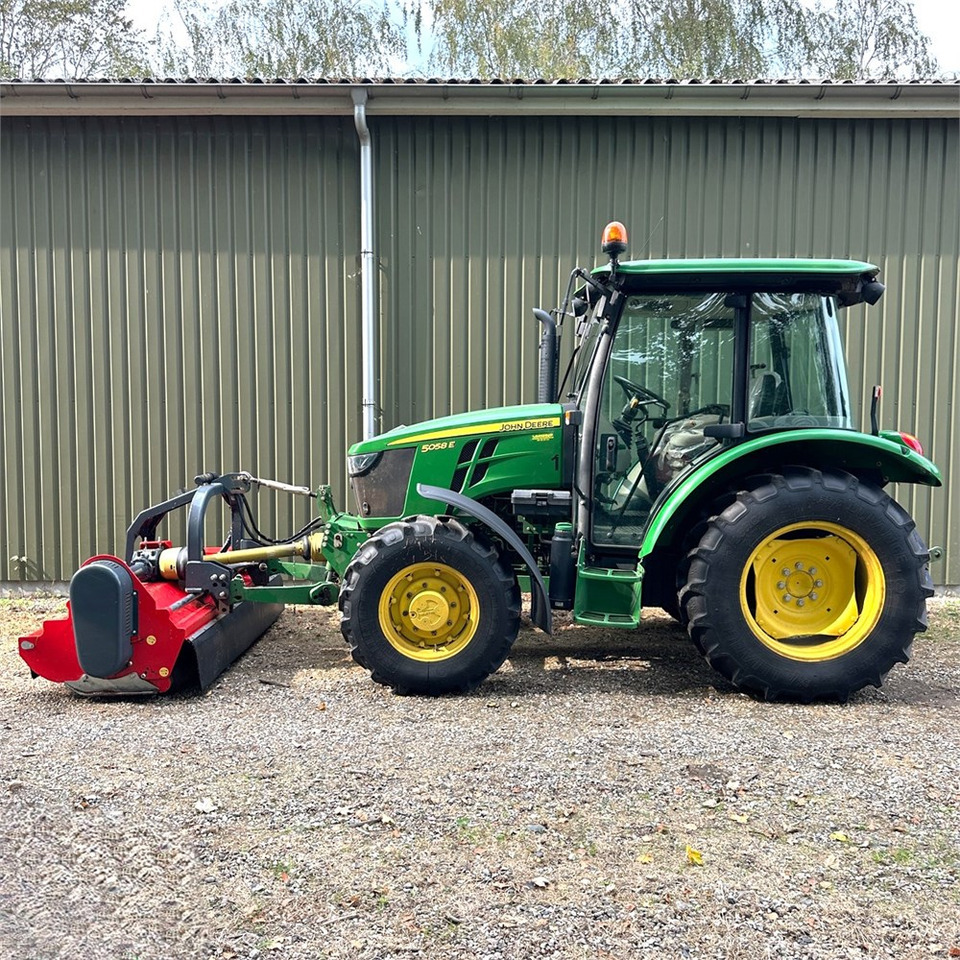 John Deere 5058 E - Traktor: slika 4 John Deere 5058 E - Traktor: slika 4
