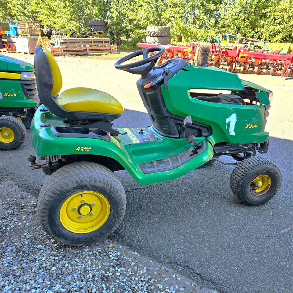 John Deere X304 - Baštenska kosačica: slika 3 John Deere X304 - Baštenska kosačica: slika 3