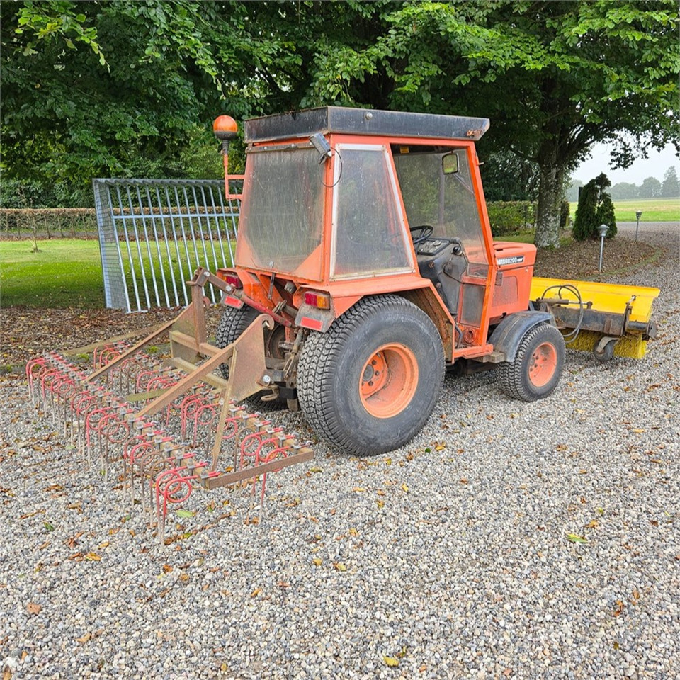 Kubota B8200 - Komunalni traktor: slika 5 Kubota B8200 - Komunalni traktor: slika 5